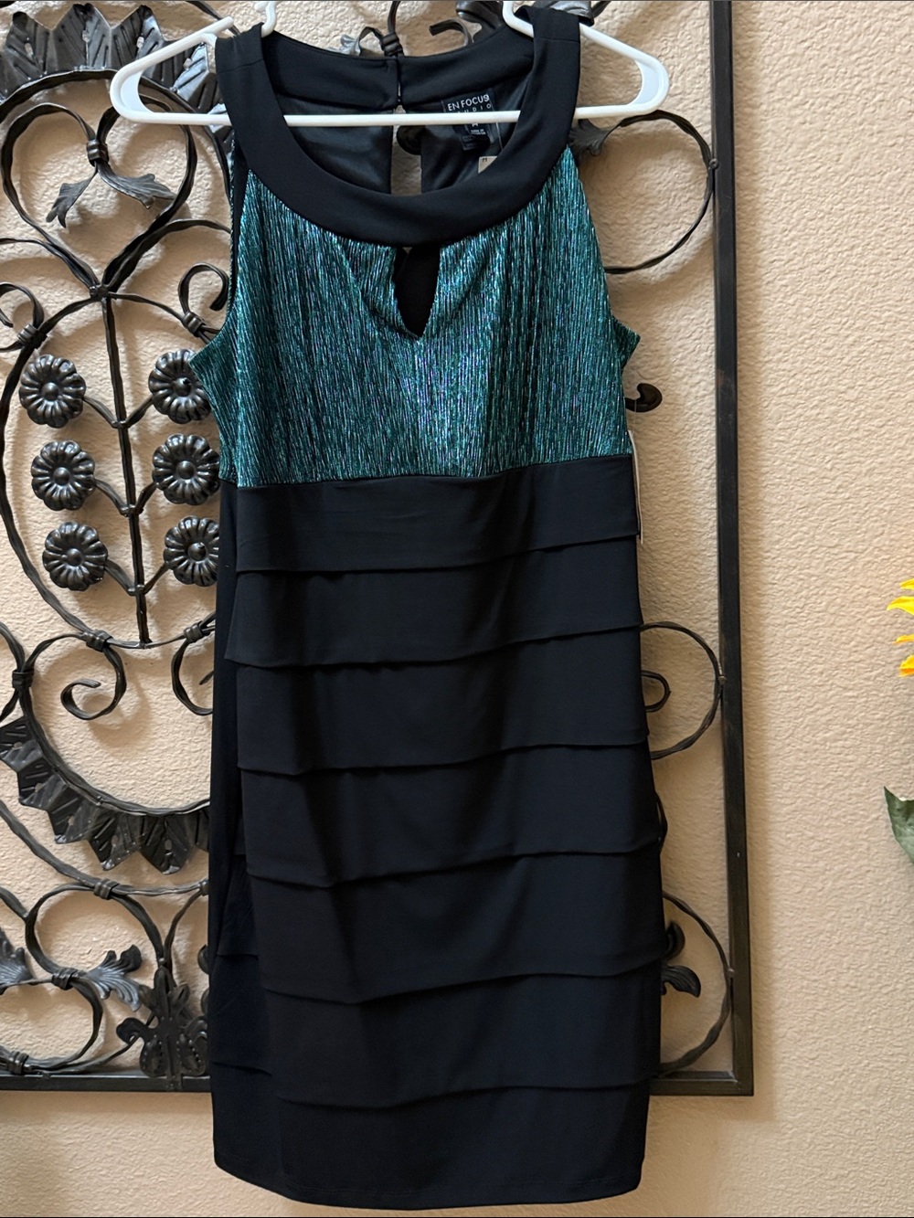 EN FOCUS black & green  Dress with Green Shimmer Bodice Size 14 NWT